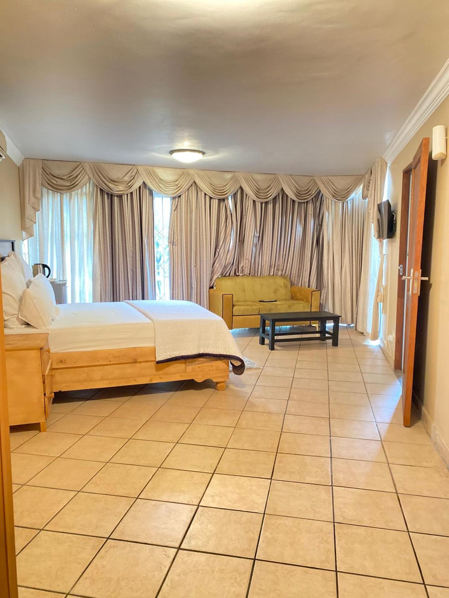 C And C Guest House/ Bed And Breakfast Pretoria Luaran gambar