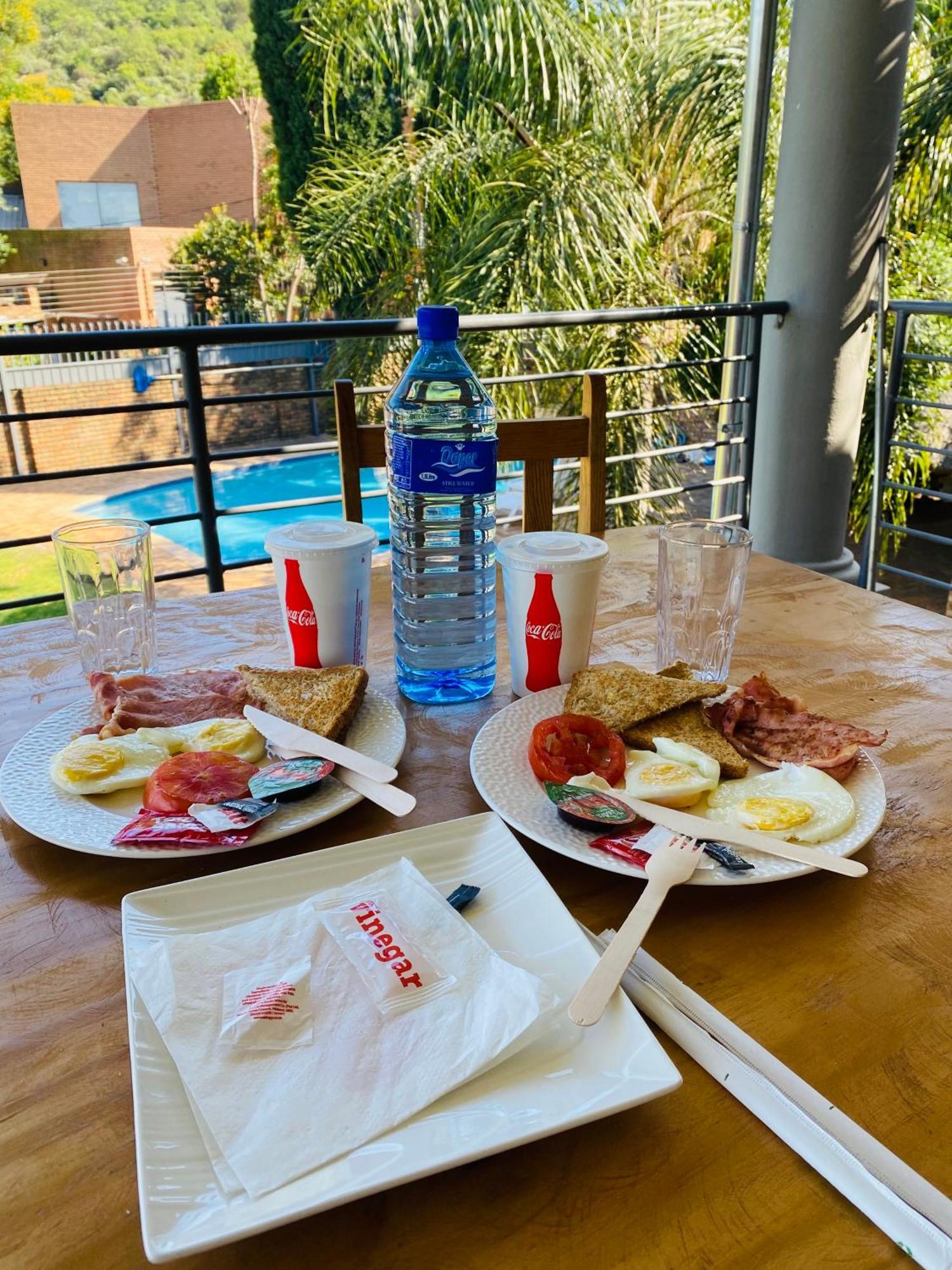 C And C Guest House/ Bed And Breakfast Pretoria Luaran gambar